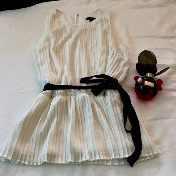 Ann Taylor Tops - Chic Ann Taylor sleeveless black and white top